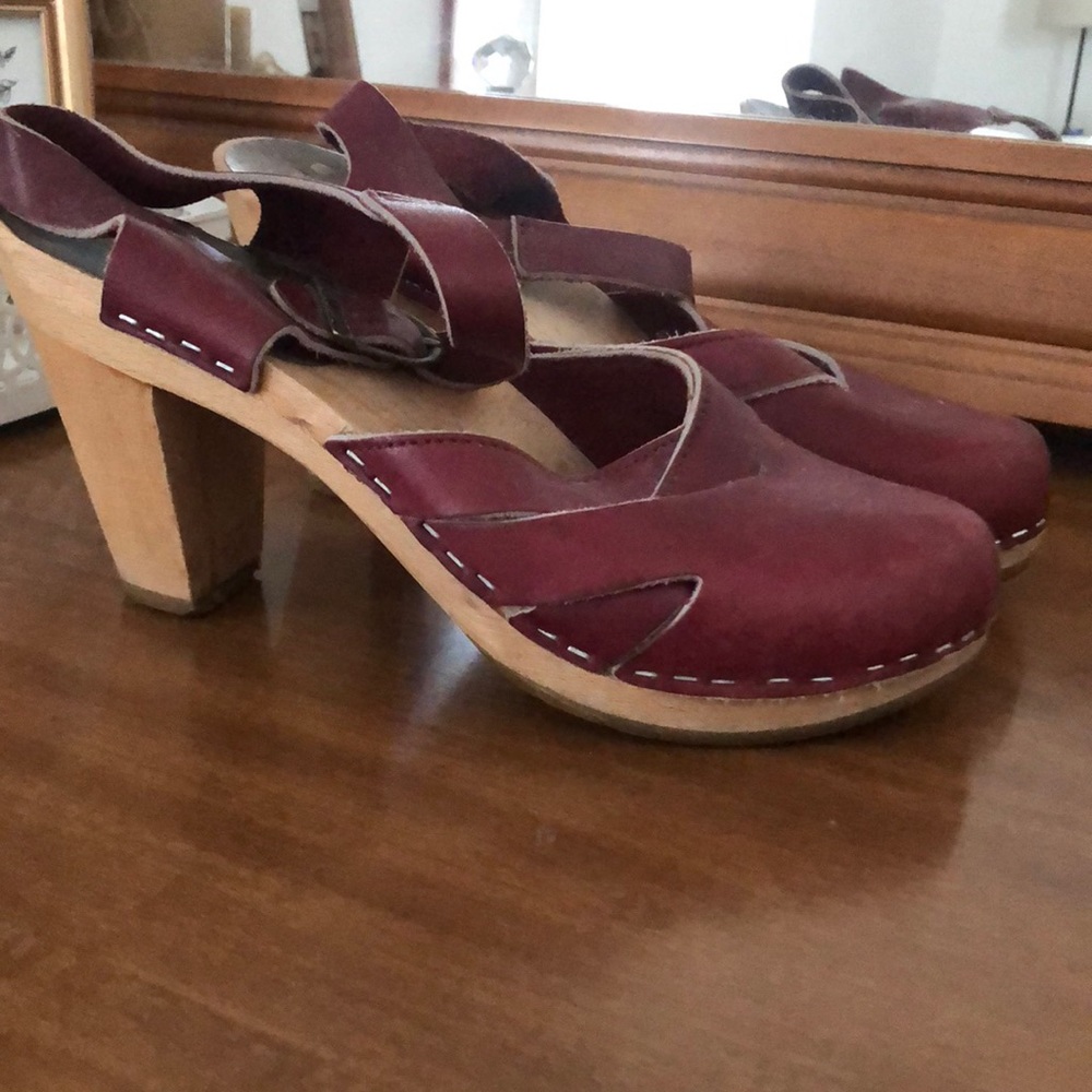 •PRICE DROP• MIA Sofia Clogs